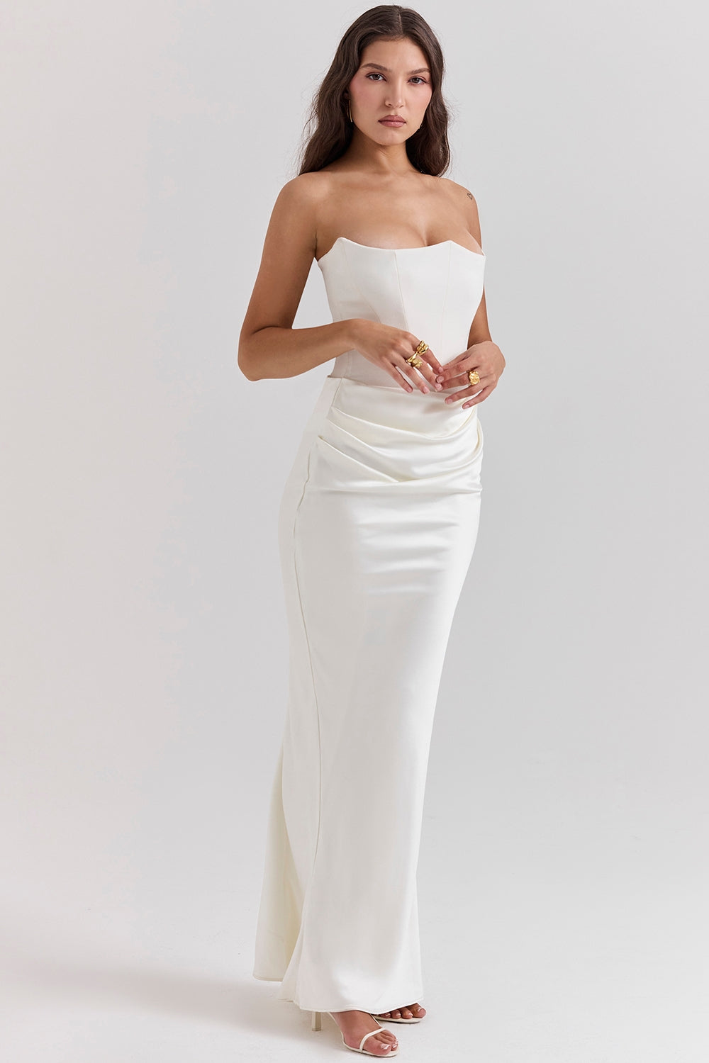 Lång Bandeau Satinklänning – Elegant (Röd, Vit, Svart)