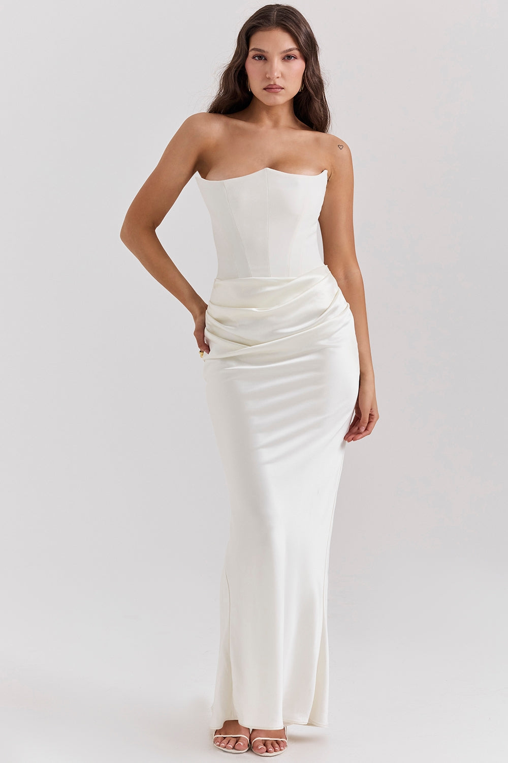 Lång Bandeau Satinklänning – Elegant (Röd, Vit, Svart)