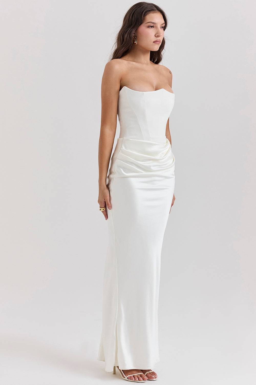 Lång Bandeau Satinklänning – Elegant (Röd, Vit, Svart)
